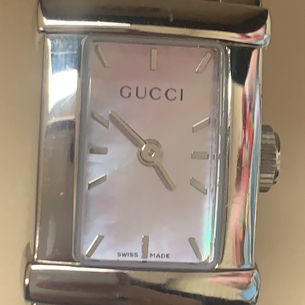 💥SALE💥Authentic Gucci Watch Mother Pearl 6800L🌸 - Picture 6 of 17